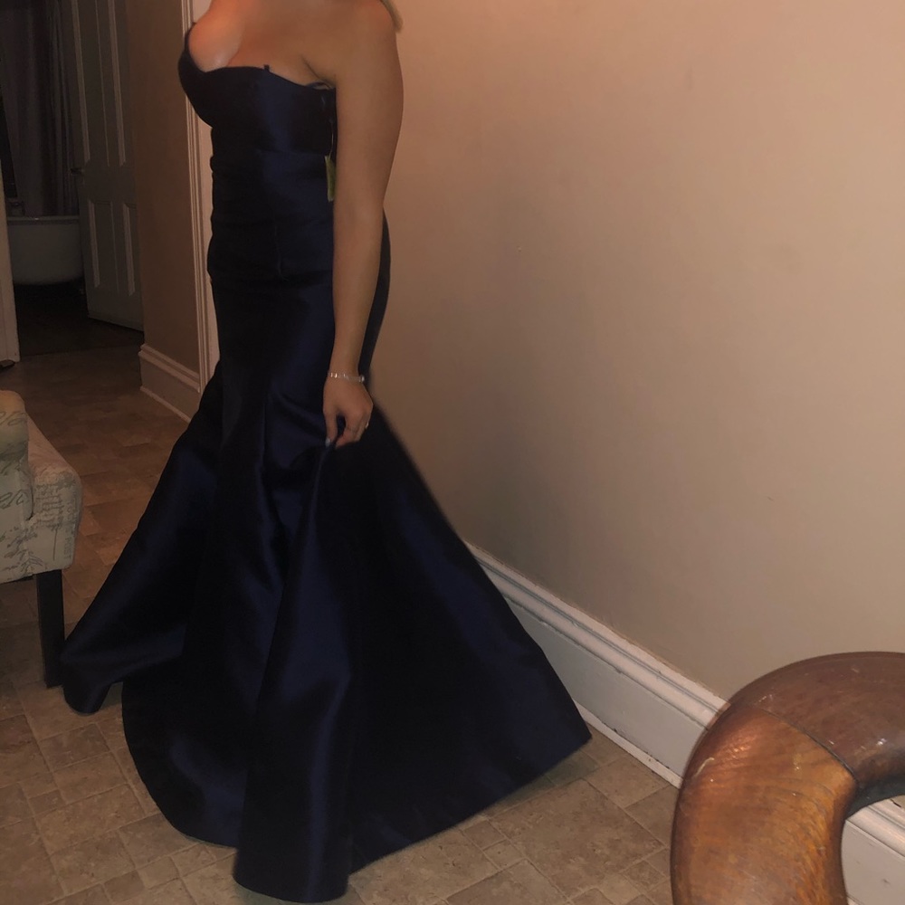 NAVY BLUE WINDSOR PROM DRESS/GOWN SIZE 7